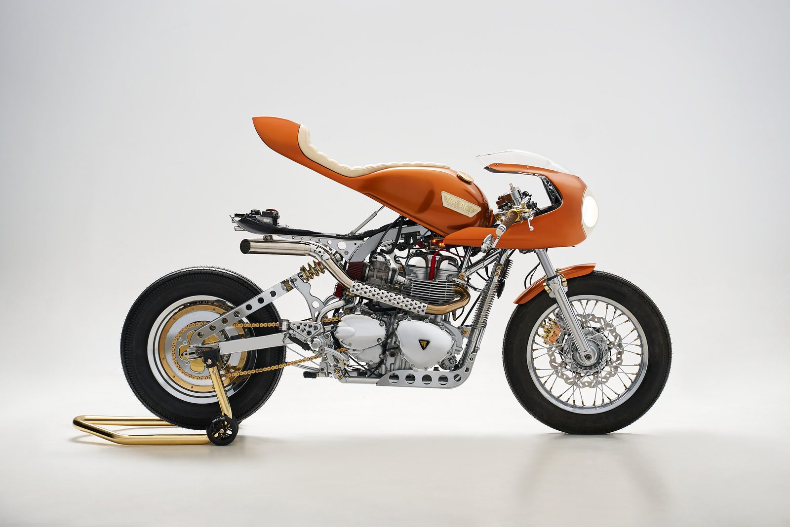 Retouch for Tamarit motorcycles campaign