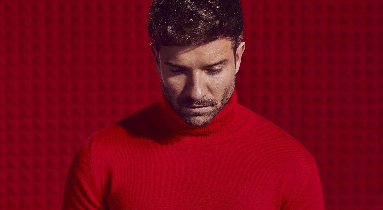 Retouch for Pablo Alborán CD album booklet