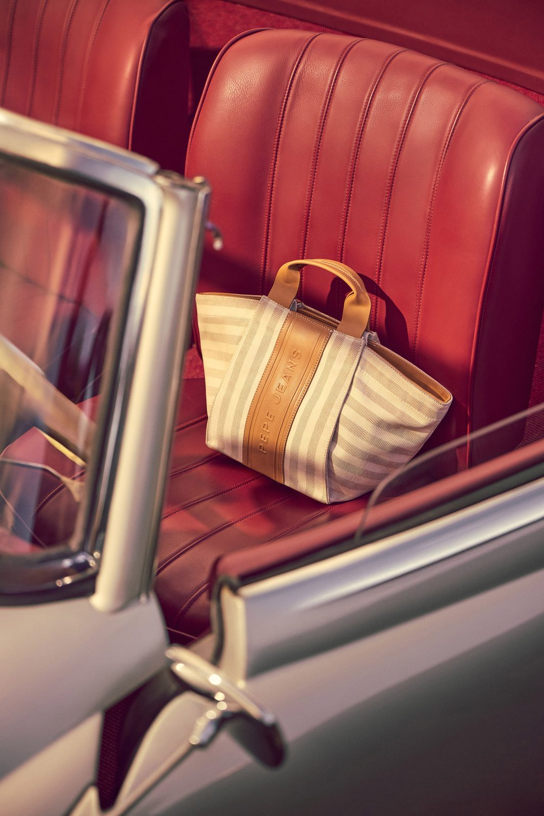Retouch for Pepe Jeans accessories campaign, handbag